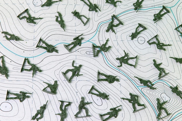 A tactical overhead view of a team structured in a 3-4-3 diamond formation. Lines and arrows highlight passing lanes and potential attacking movements.